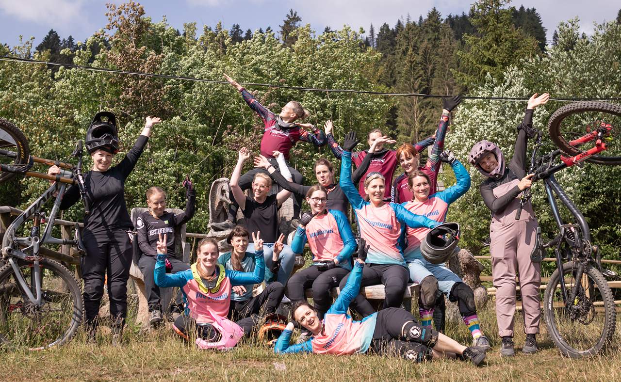Mountainbike- und Outdoor-Sport-Unterkunft Harz-BnB Werkmeister - Gruppenbild - Ladies-Only-Bikepark-Wochenende im Racepark Schulenberg