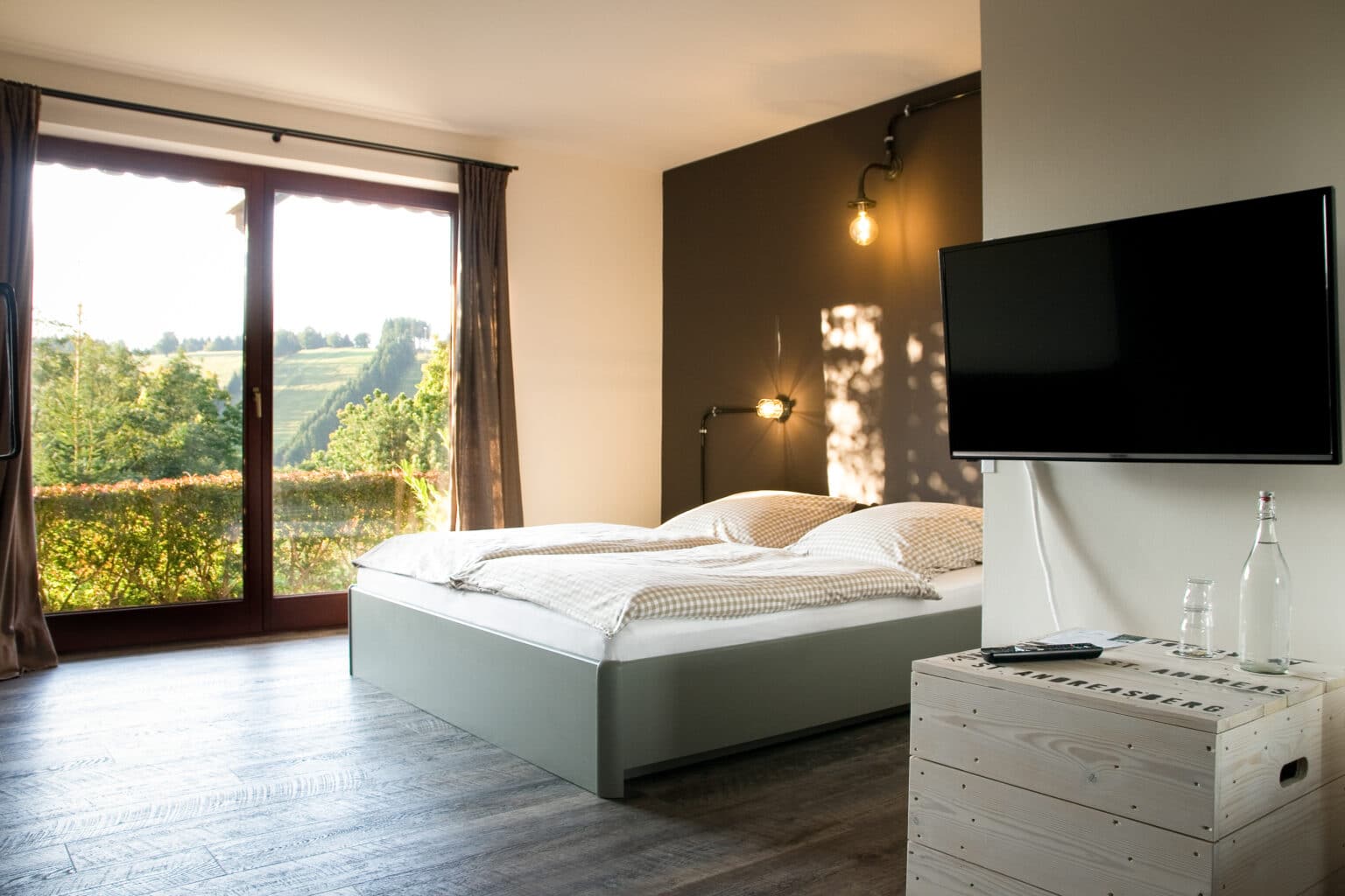 Mountainbike- & Outdoor-Sport-Unterkunft Harz-BnB Werkmeister - Zimmer in der Bergwerksetage, Hunde willkommen, Terrasse mit Bergblick