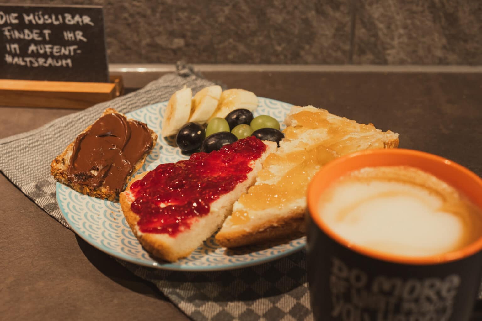 Mountainbike- & Outdoor-Sport-Unterkunft Harz-BnB Werkmeister - Süßfrühstück mit selbstgemachten Marmeladen und Schokocreme